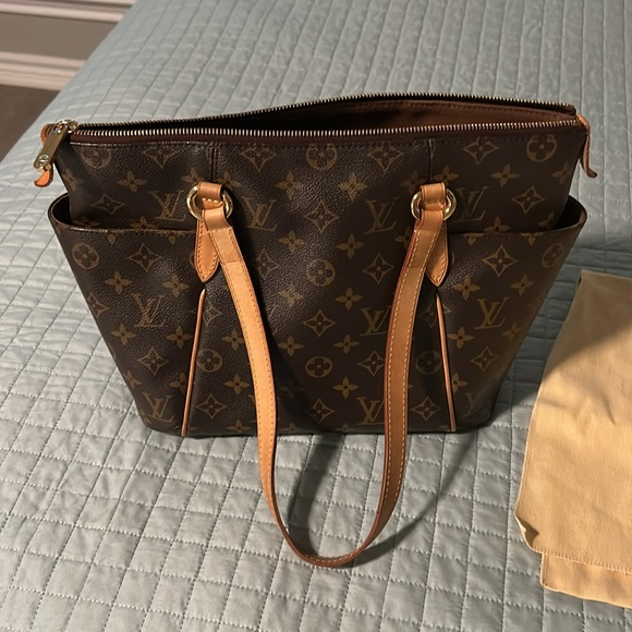 AUTH Louis Vuitton Totally PM Handbag - Picture 9 of 15